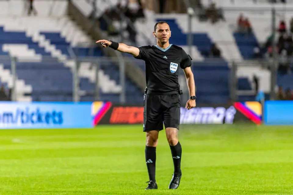 华体会登录入口-赛事期间突发意外，比赛及时调整备受关注的简单介绍