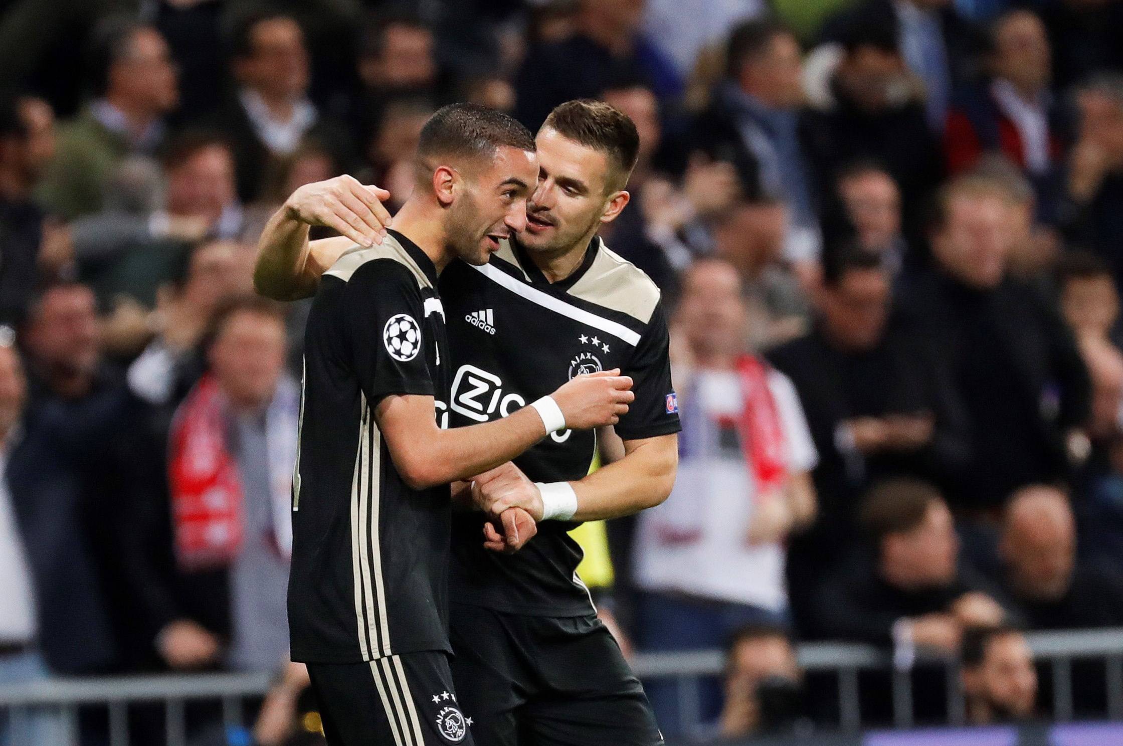 华体会在线登录-法甲决胜瞬间，球员展示斗志