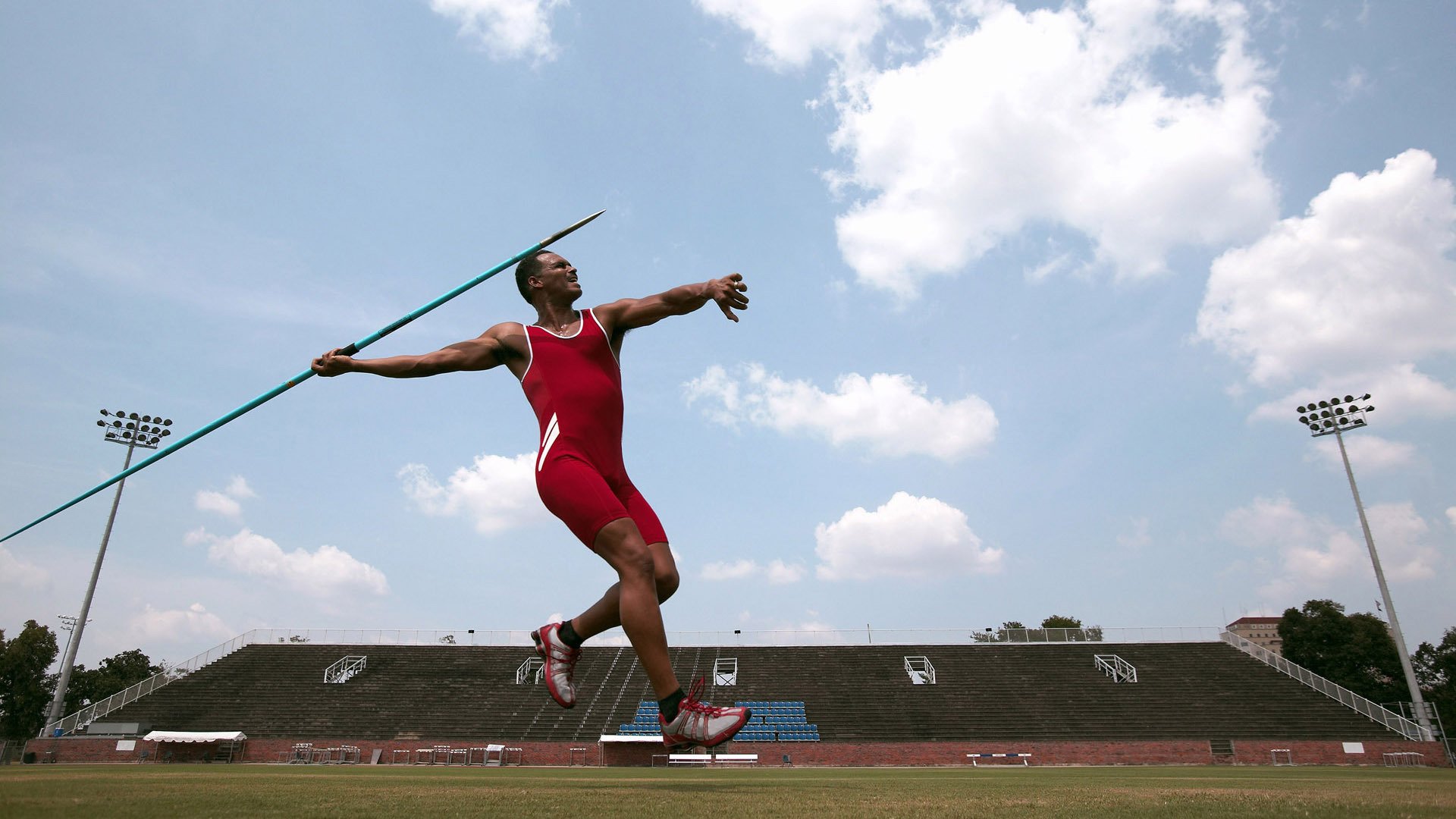 华体会平台娱乐-世界杯激烈纷争：战术变化层出不穷，世界杯争议